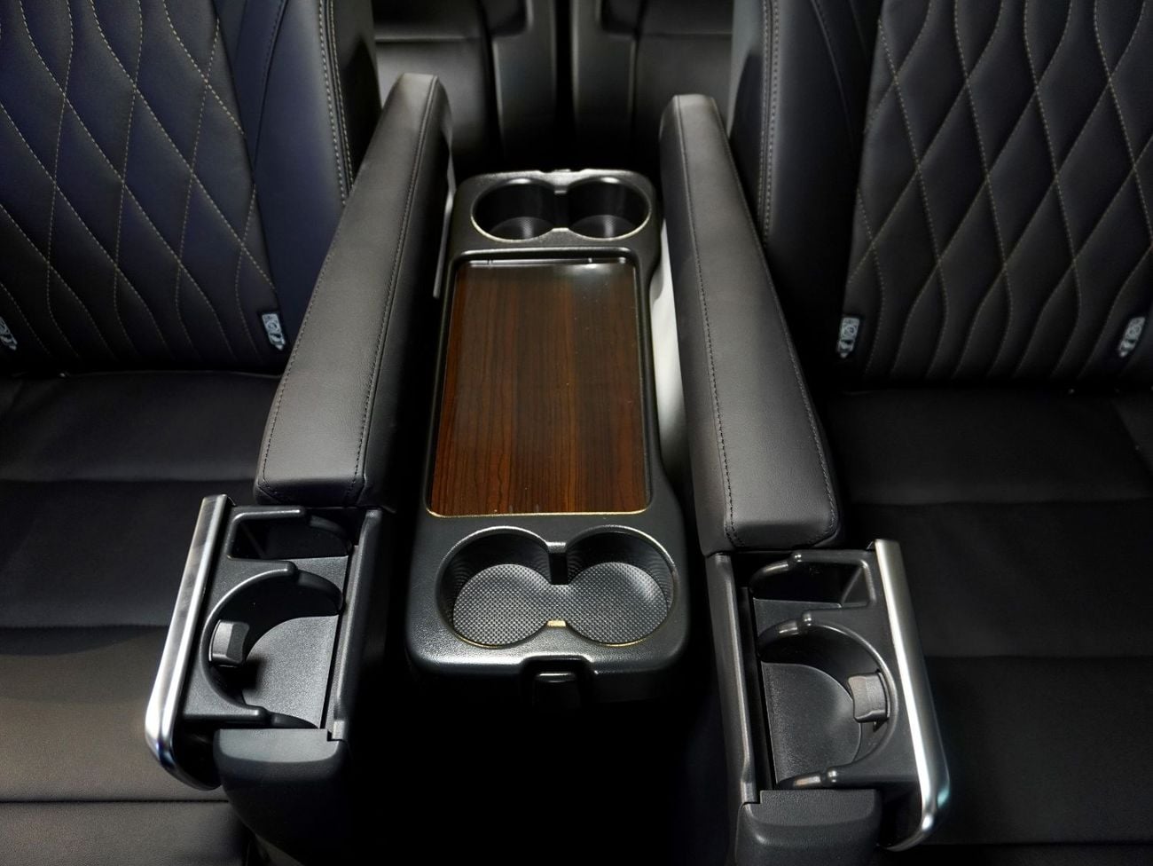 Toyota Granvia Dubai Registration | 2026 | 3 Years Agency Warranty  Service Contract