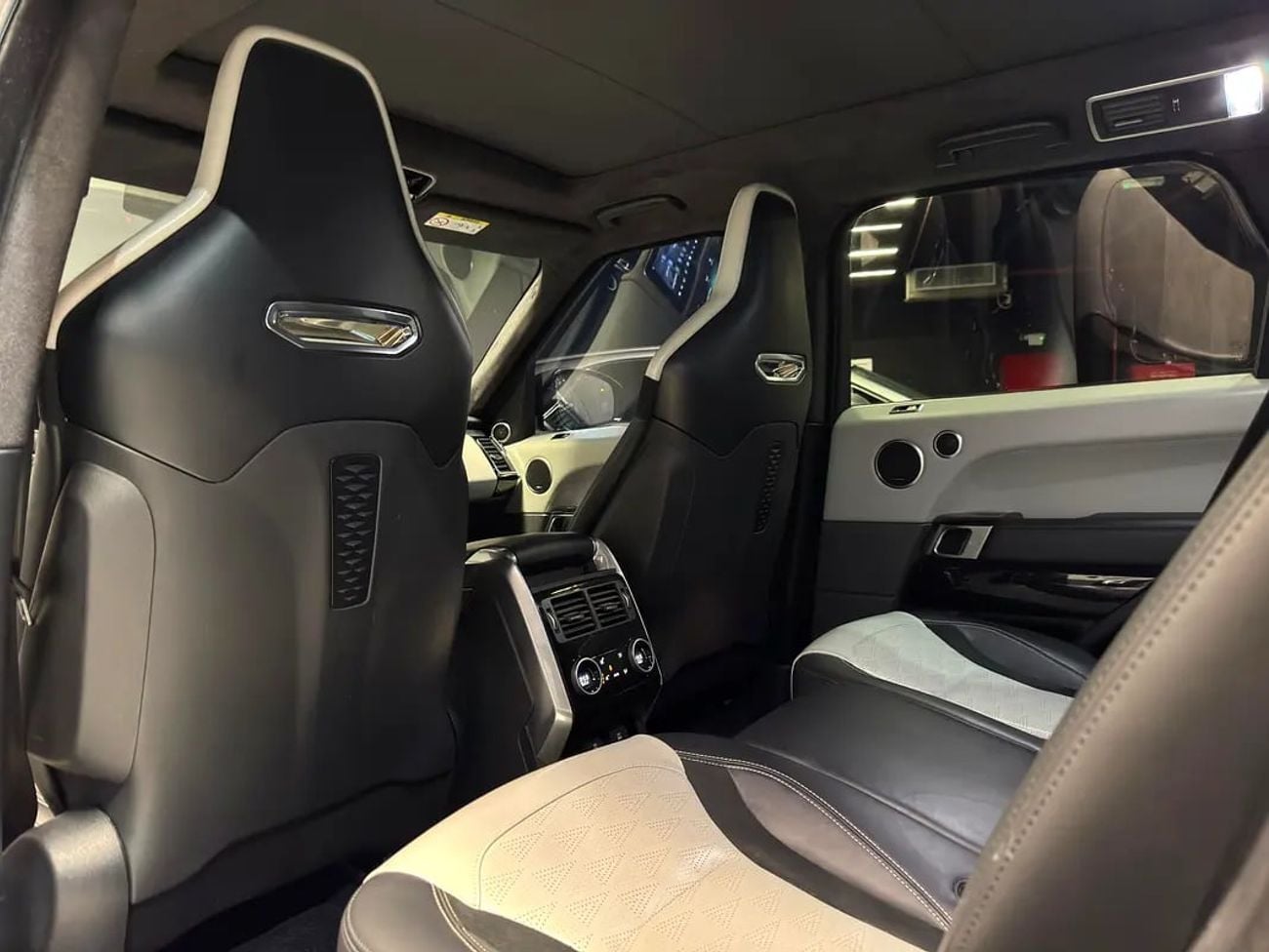 Land Rover Range Rover Sport SVR 5.0L (550 HP) SVR | PERFORMANCE SUV
