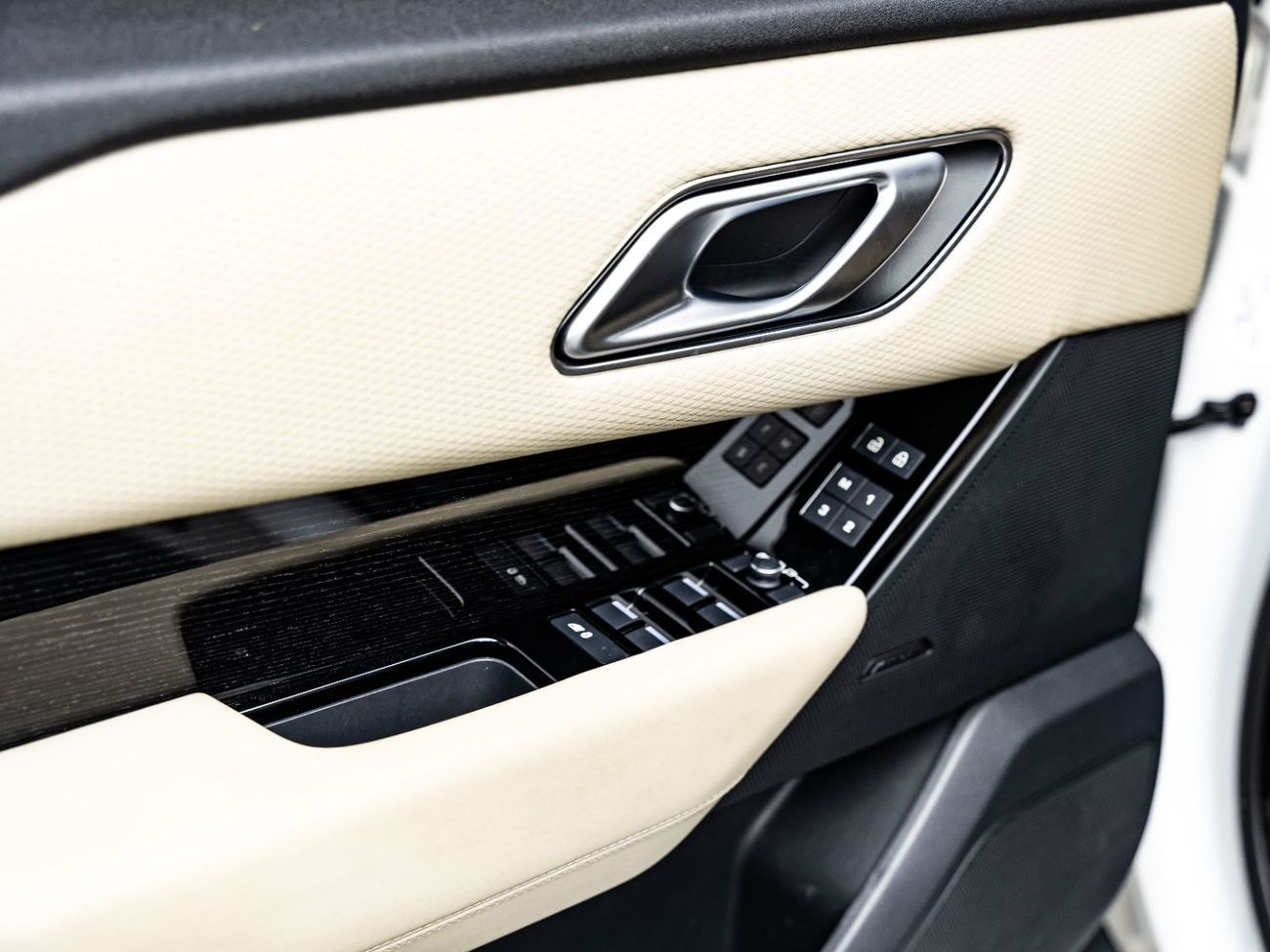 لاند روفر رينج روفر فيلار P250 R-Dynamic SE 2.0L