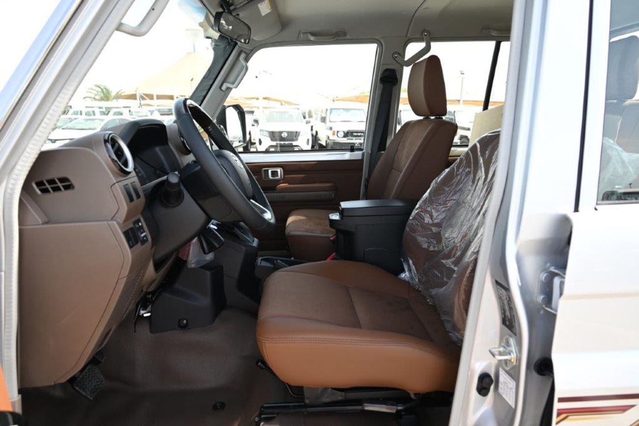 تويوتا لاند كروزر بيك آب 79 2.8L 4wd-Top option