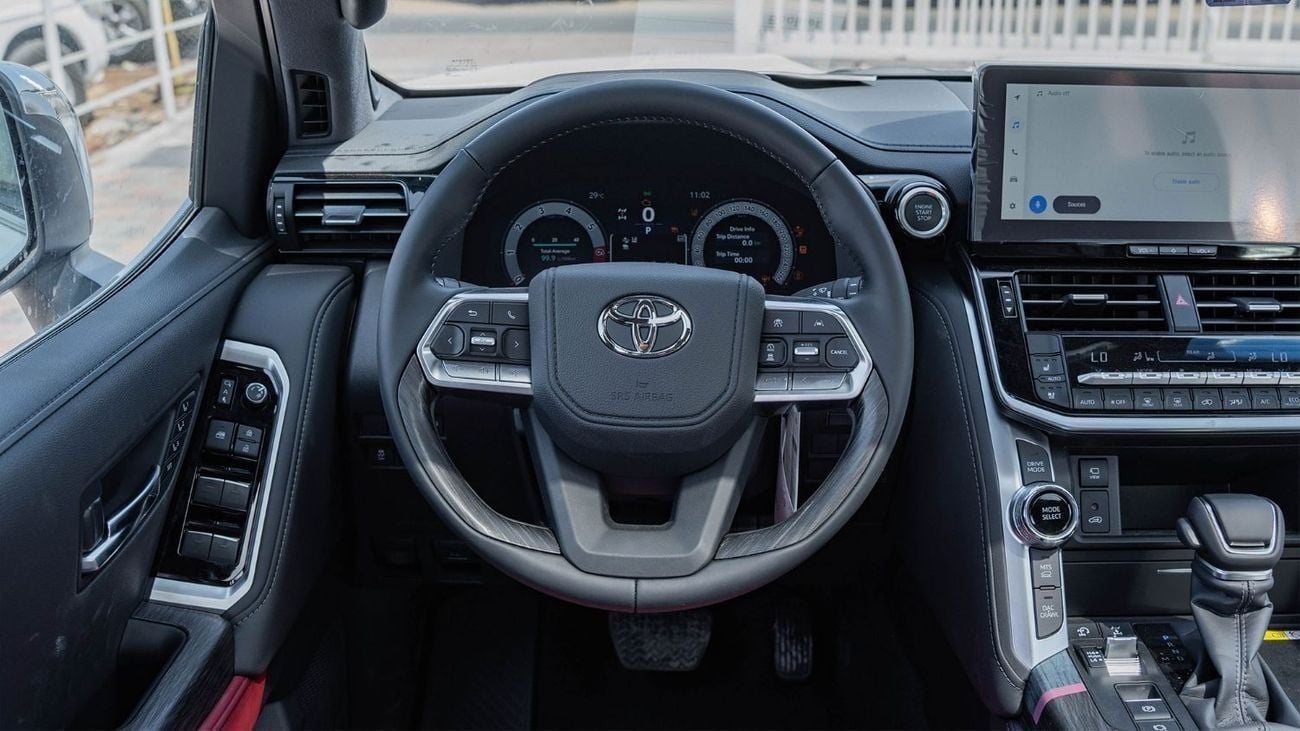 تويوتا لاند كروزر 2026 Toyota Land Cruiser 300 VXR 3.5L AT Petrol Twin Turbo (White-red)