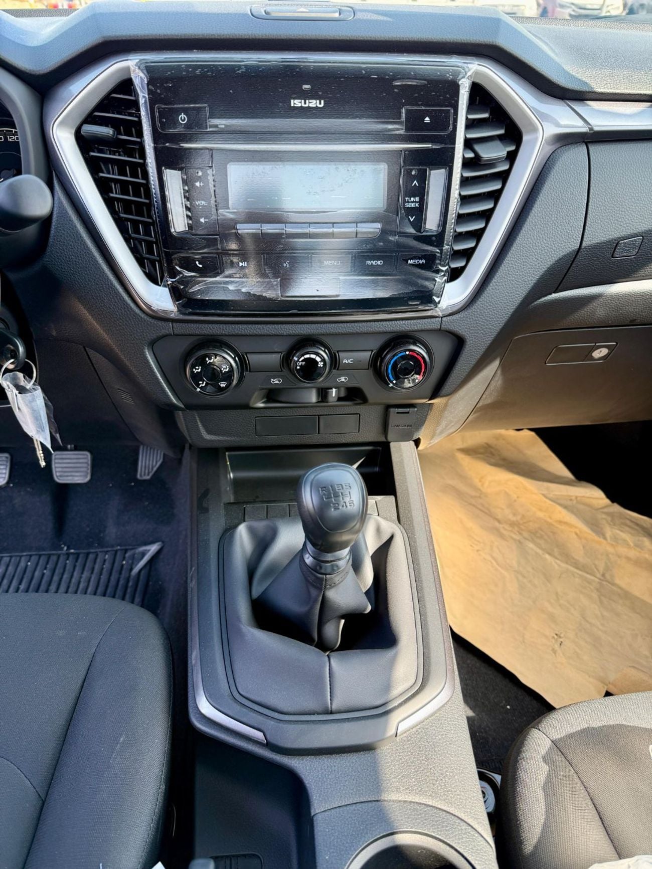إيسوزو D ماكس ISUZZ -D-MAX - SiNGLE CAB - 4x2 - 1.9L - DiESEL - SiLVER