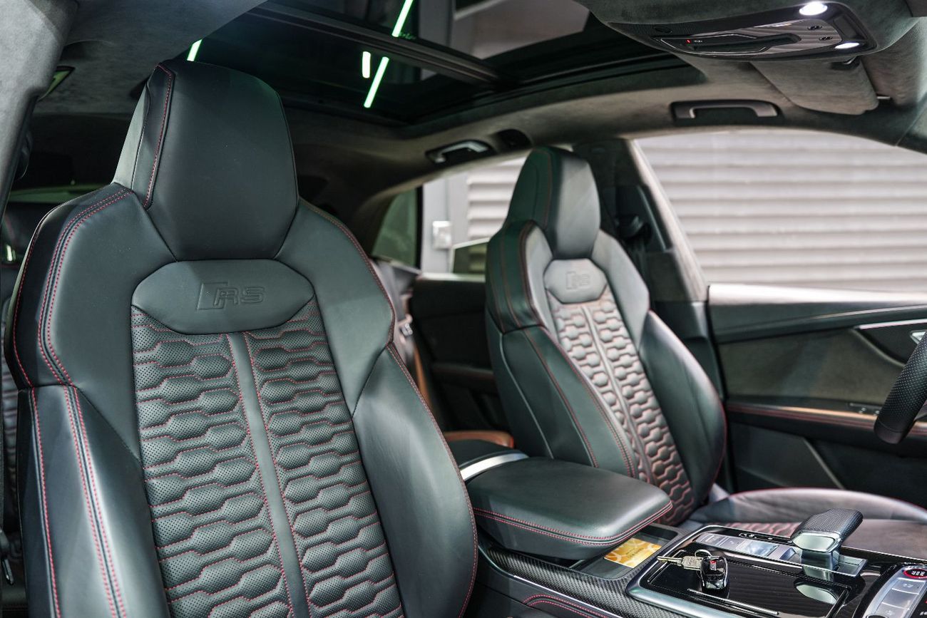 Audi RS Q8 TFSI quattro 4.0L Bang & Olufsen Audio, Carbon Fiber Inetrior, Panoramic Roof, Al Nabooda Service Pa