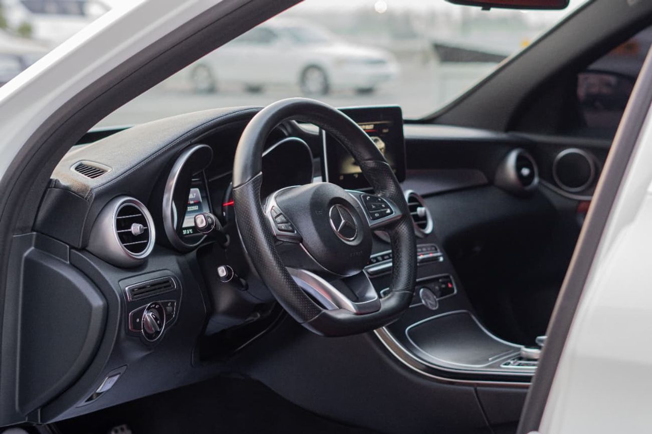 مرسيدس بنز C 200 GCC CAR FULL OPTION