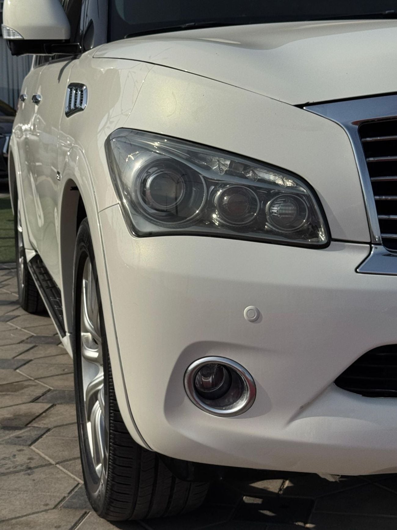 Infiniti QX80 LUXURY