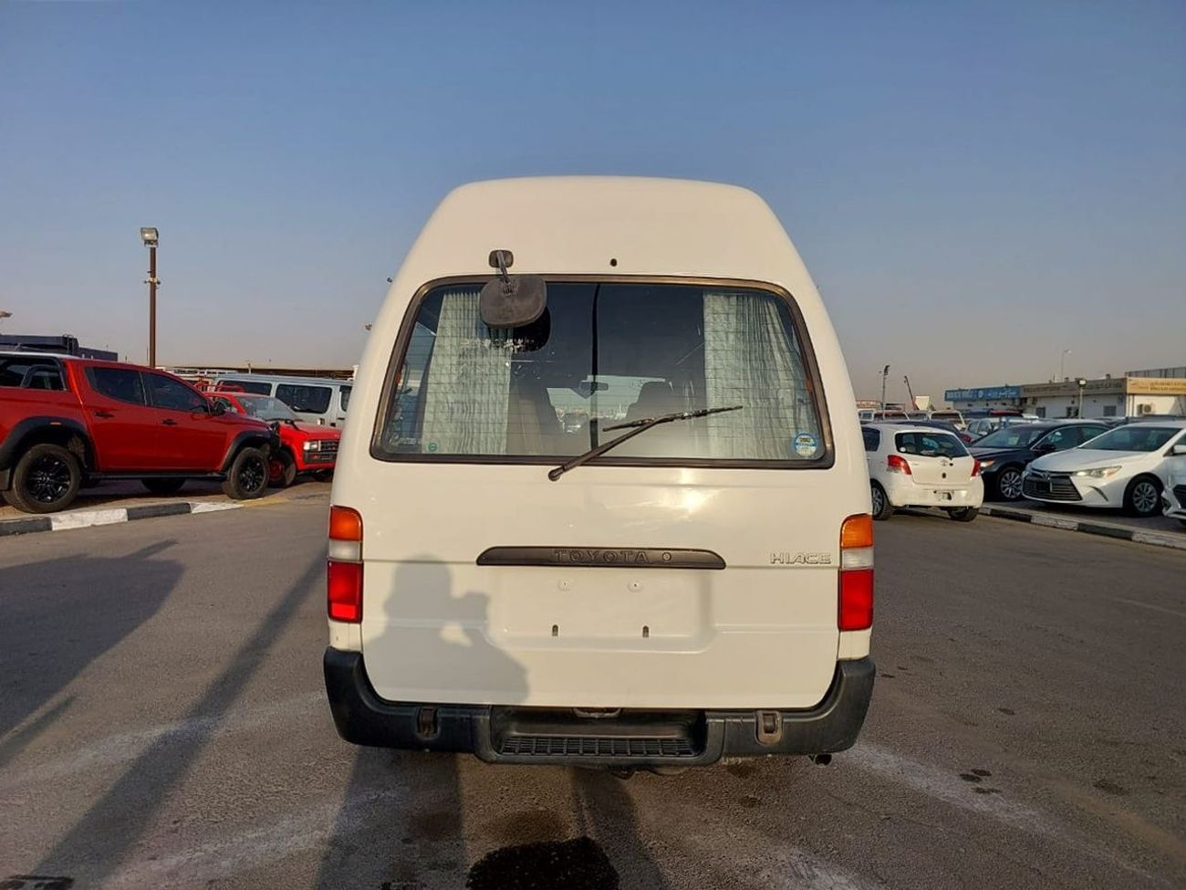 Toyota Hiace TOYOTA HIACE VAN RHD 2000 MODEL 3.0 L DIESEL AUTOMATIC(PM02372)