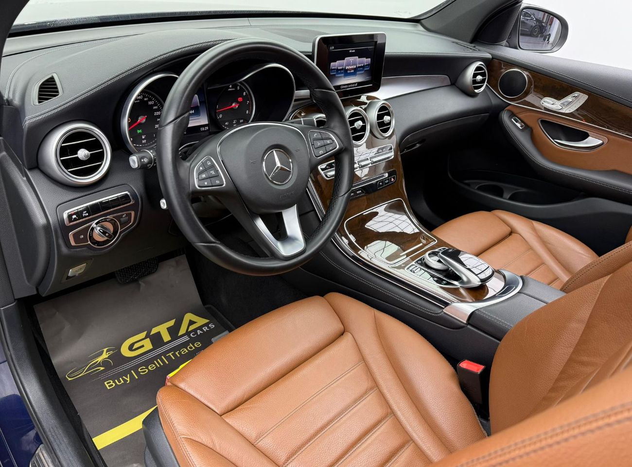 مرسيدس بنز GLC 250 4MATIC 2.0L 2017 Mercedes-Benz GLC 250 4MATIC, Agency Full Service History, GCC