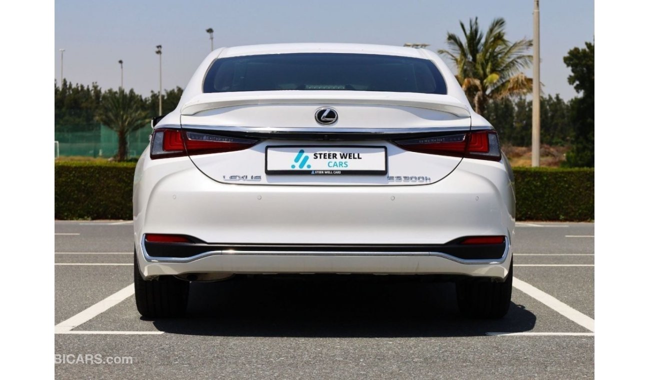 Lexus ES 300 ES300H 2.5L HYBRID ULTRA LUXURY | GCC SPECS