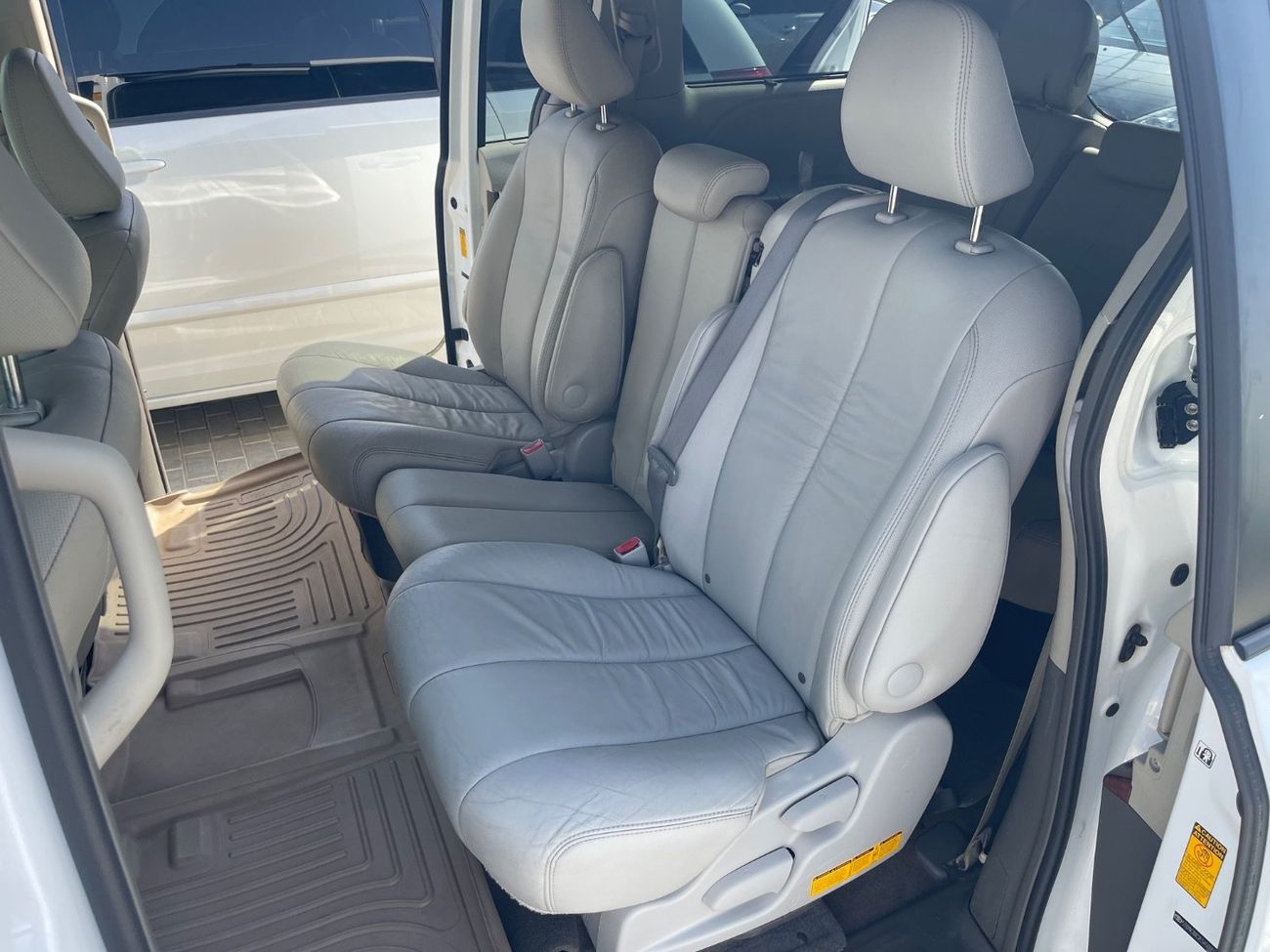 تويوتا سيينا XLE Full Option VCC paper