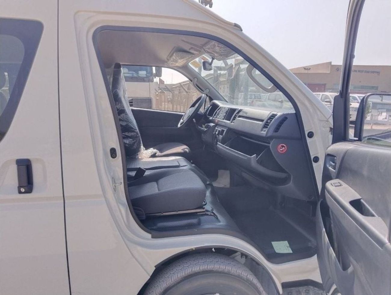 Toyota Hiace TOYOTA HIACE HIGH ROOF DIESEL 2.5L