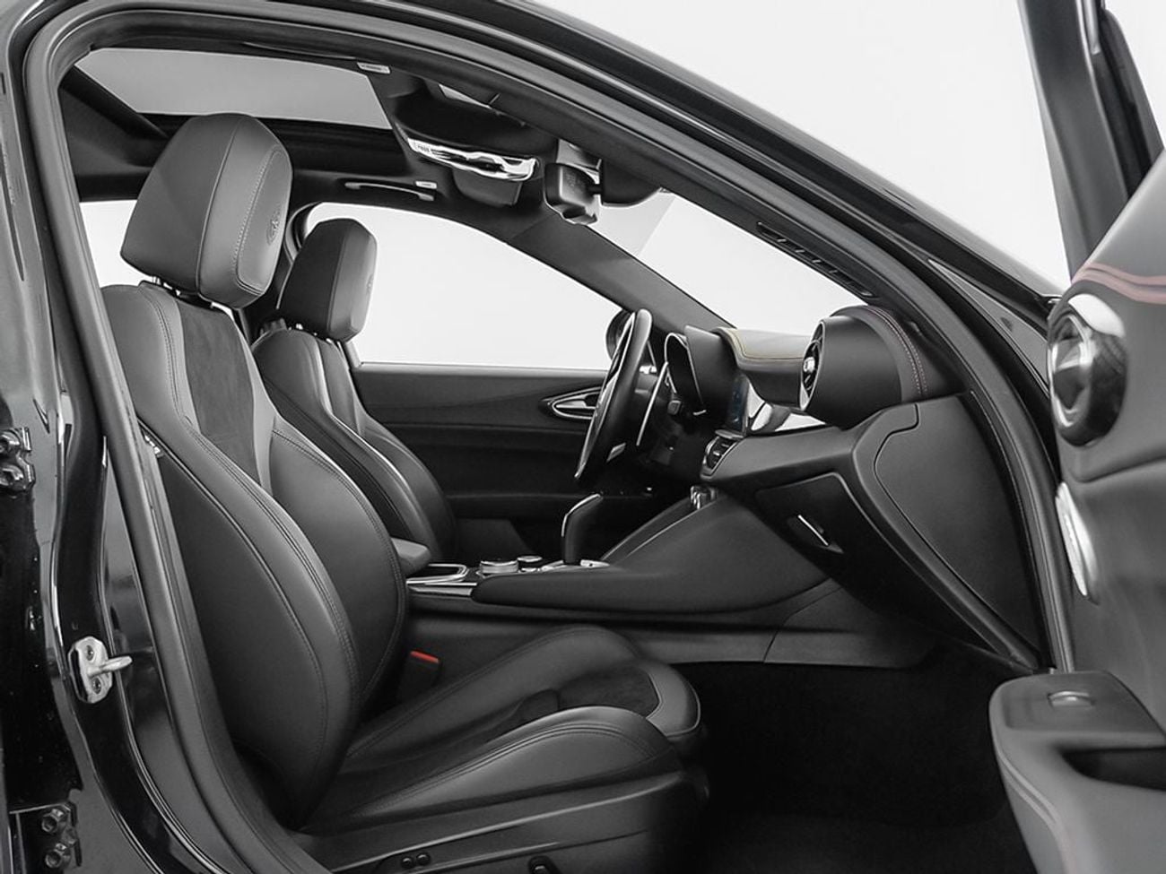 ألفا روميو جوليا 2023 Alfa Romeo Giulia Estrema / Alfa Romeo Warranty