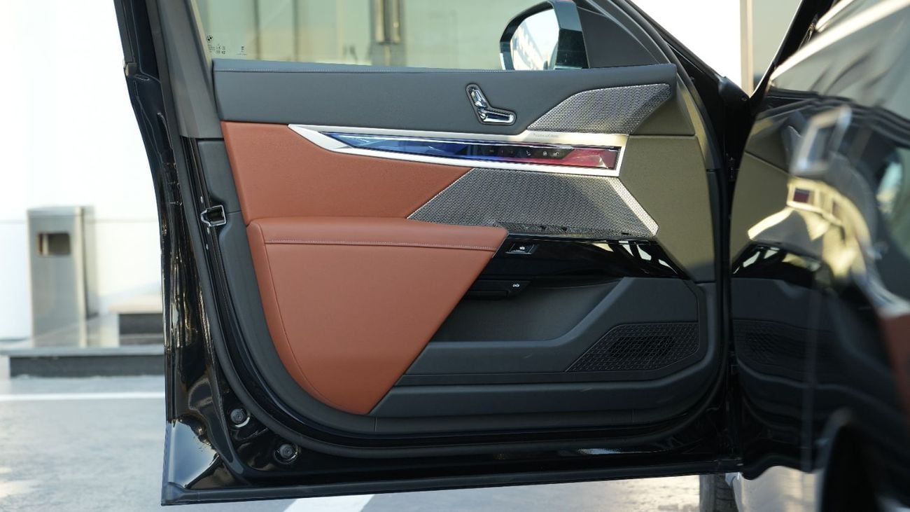 بي أم دبليو 735i 735i V6 Black 2026MY Export Only