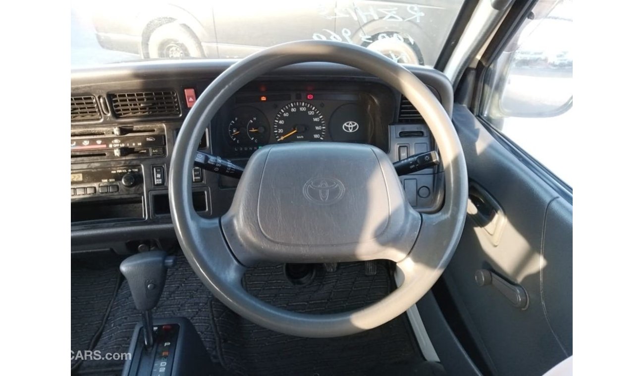 Toyota Hiace TOYOTA HIACE COMMUTER RIGHT HAND DRIVE (PM960)