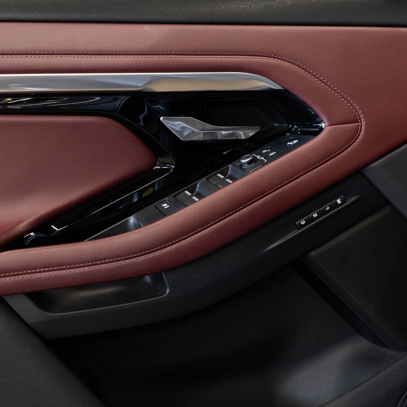 لاند روفر رانج روفر إيفوك P250 R-Dynamic HSE 2.0L AED  2,107 pm • 0% Downpayment • Evoque R-Dynamic HSE • 1 Year Warranty