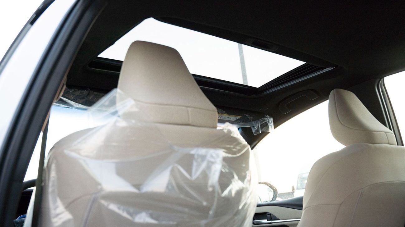 Toyota Camry 2025 Toyota Camry E-plus 2.5L Hybrid AT (White)