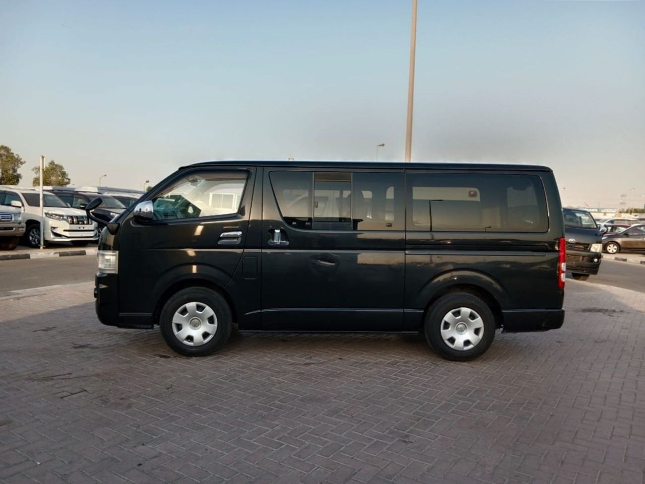 Toyota Hiace TOYOTA HIACE VAN RIGHT HAND DRIVE (PM1430)