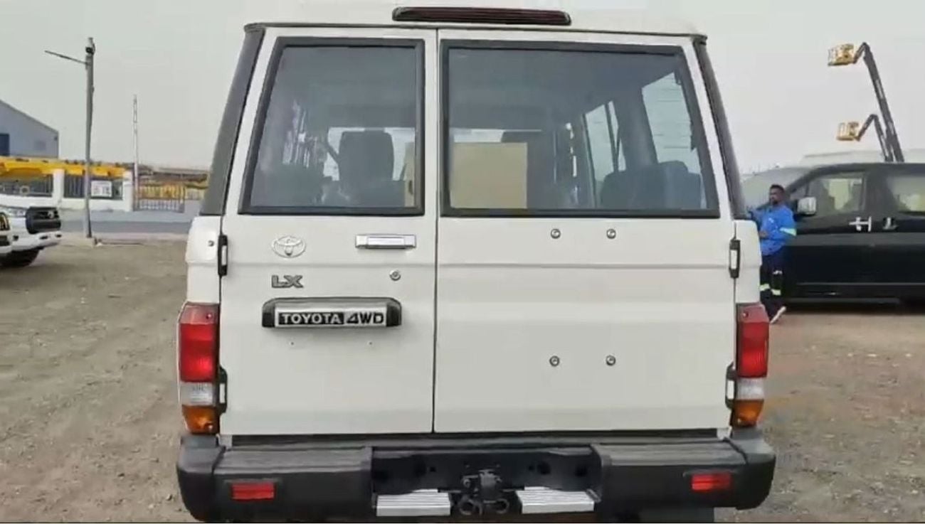 تويوتا لاند كروزر 70 LC76 4.2L MT DIESEL 5 DOORS