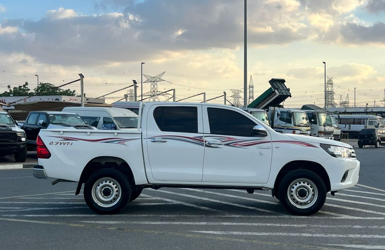تويوتا هيلوكس 2022 Toyota Hilux GL 2.7L V4 - 4x4 AWD Original Paint - GCC -  Patrol Automatic