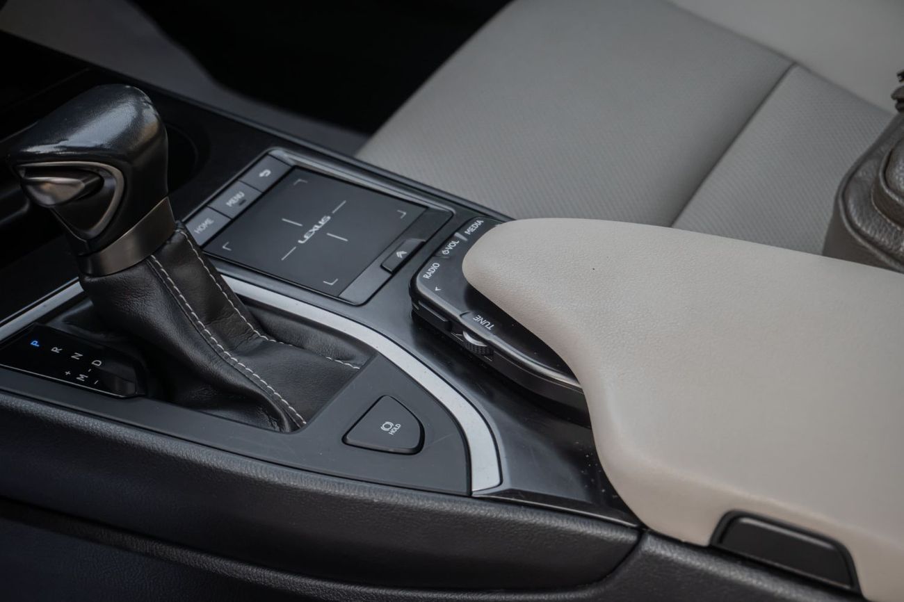 لكزس UX 200 Premier 2.0L (169 HP)