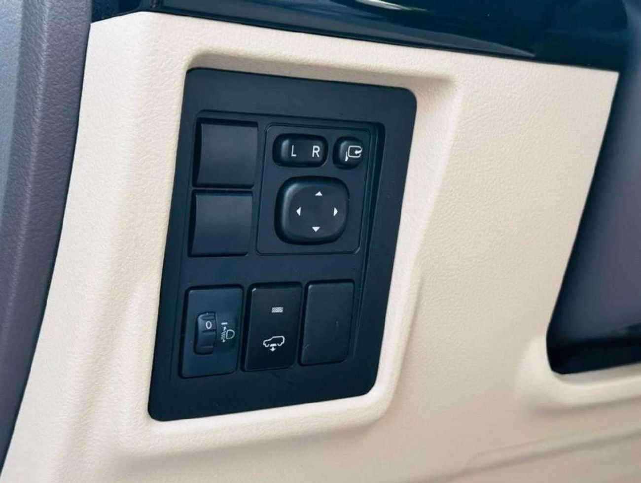 Toyota Prado VXR, 4.0L, V6, LEATHER SEATS, 17" ALLOY WHEELS, 2023 MODEL, ALL WHEEL DRIVE, AUTOMATIC