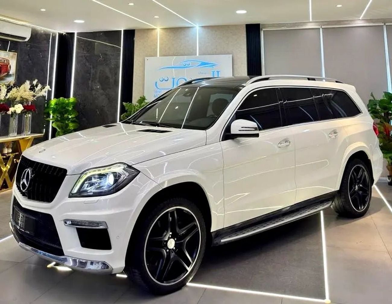 Mercedes Benz GL500 ELITE MERCEDES GL500 V8 || GLS UPGRADE || RADAR || TOP RANGE || GCC || PANORAMIC || LOW MILEAGE