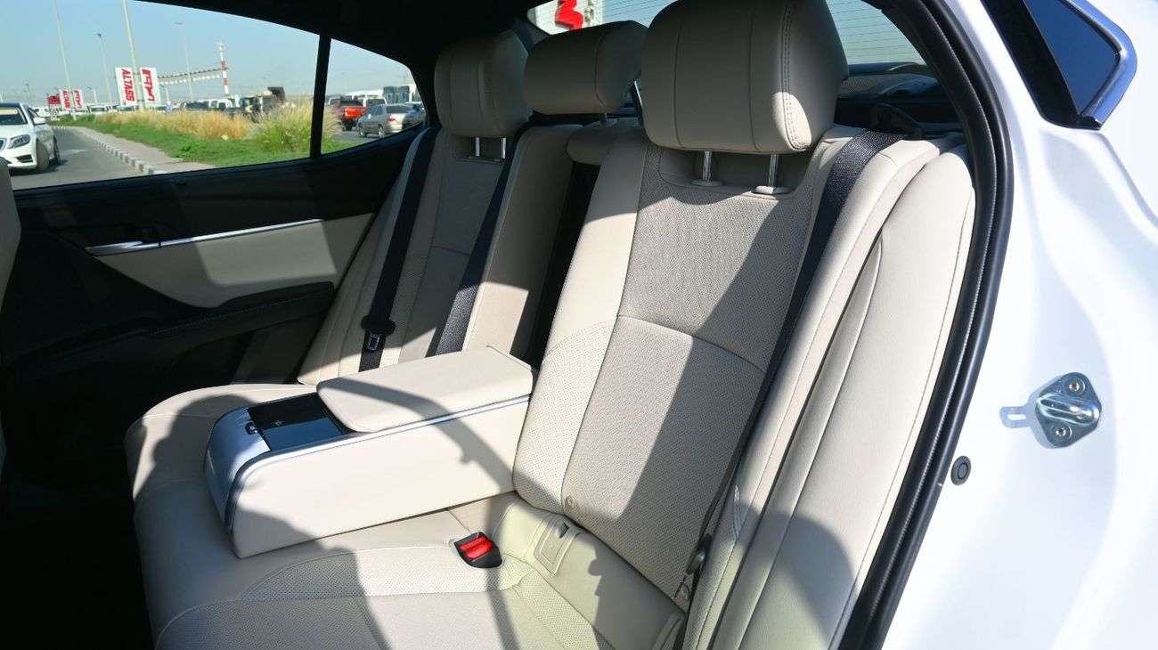 تويوتا كامري -Toyota Camry Hybrid Limited