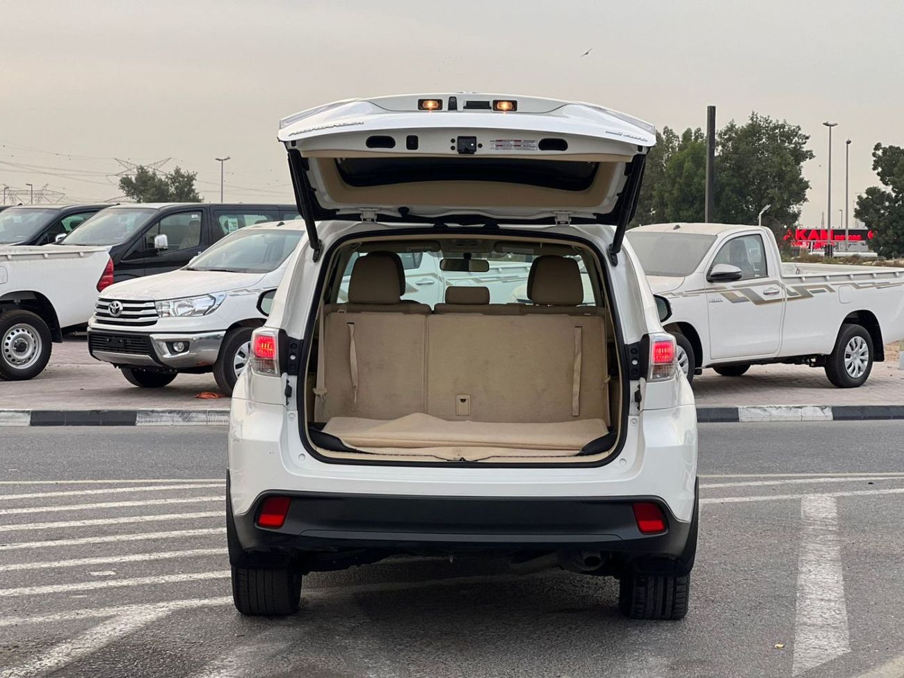 تويوتا هايلاندر 2015 Toyota Highlander LE+ Plus 3.5L V6 - Interior Beige - 7 Seater 4x4 AWD - Electric Seat With Big