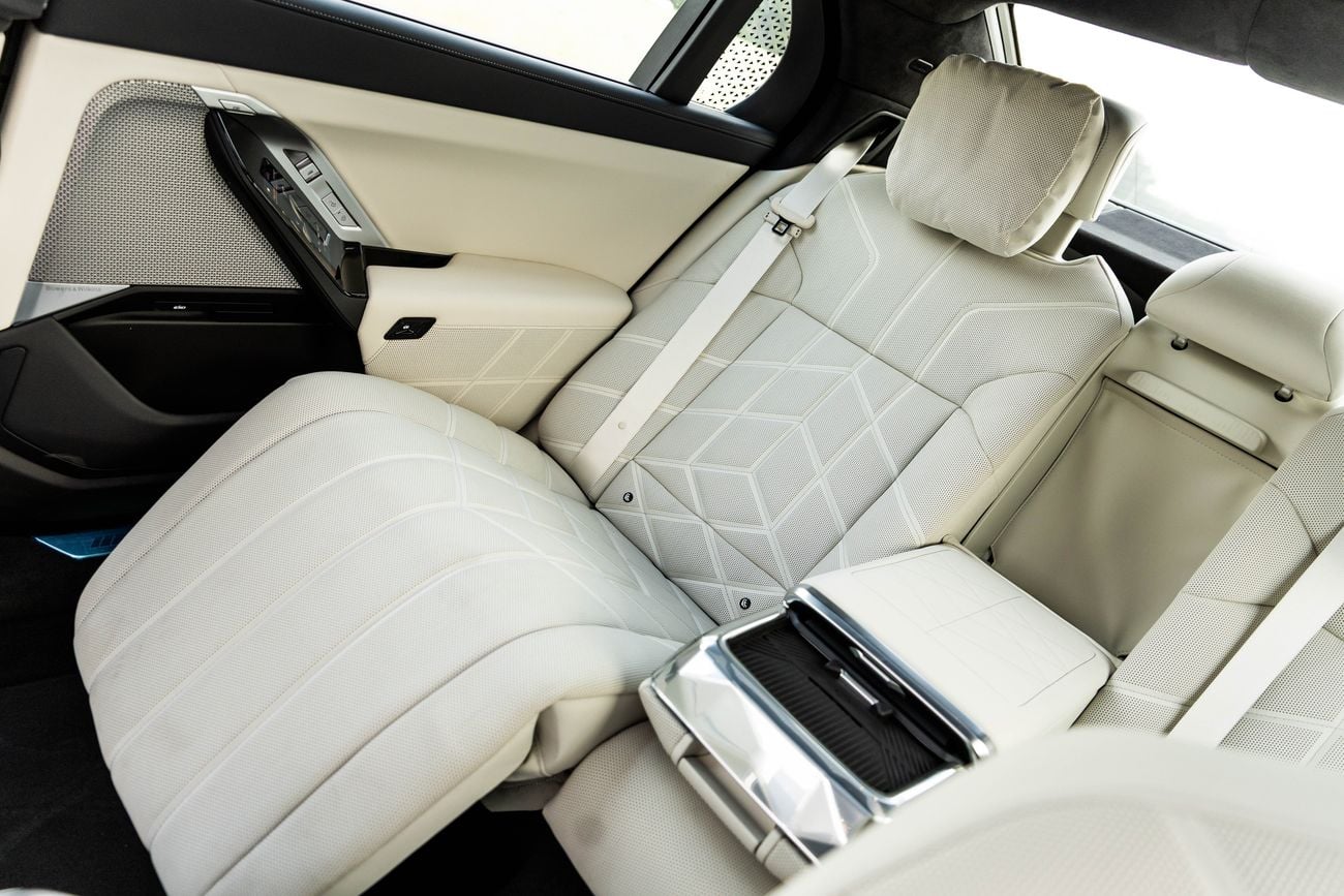 BMW 740i BMW 740i M Sport Individual – 2026 | GCC | Only 2,050 KM | 2 Years Warranty | AED 449,000