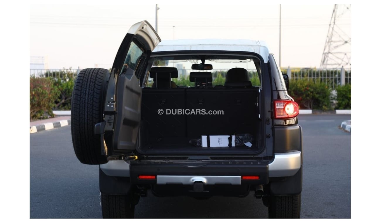 تويوتا إف جي كروزر تويوتا إف جي كروزر 2023 4.0 فل أوبشن - أسود من الداخل رمادي | تصدير فقط
