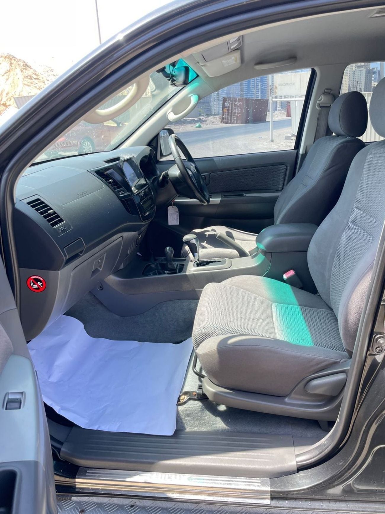 تويوتا هيلوكس DLX DIESEL 3.0 LITER ,AUTO TRANSMISSION ,RIGHT HAND DRIVE ,2013 MODEL