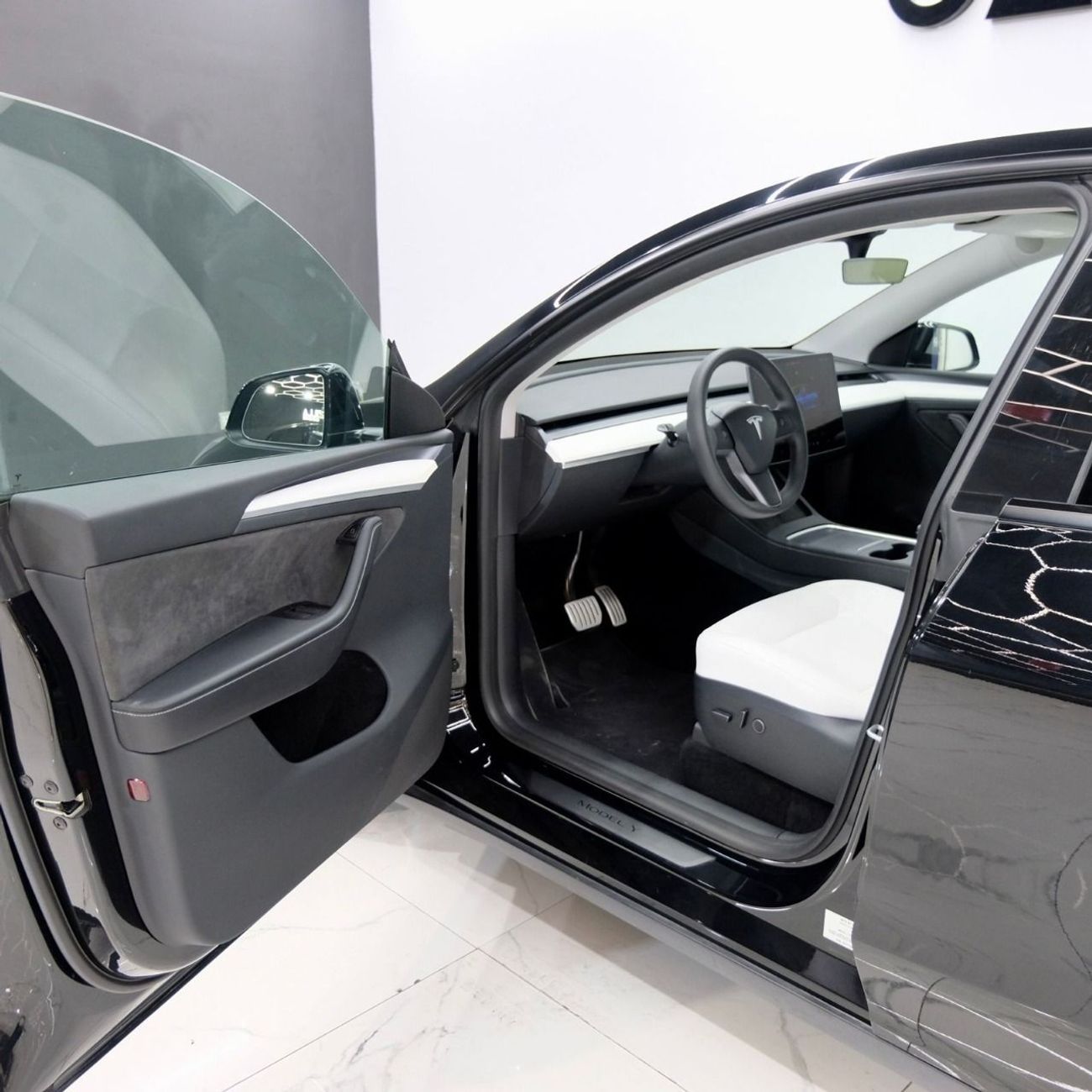 Tesla Model Y Performance (AWD) Tesla Model Y Performance | Under Tesla Warranty | GCC Specs