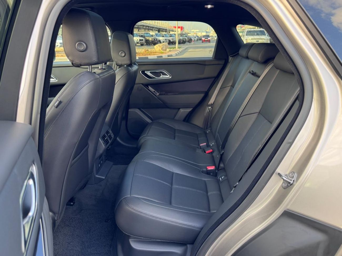 Land Rover Range Rover Velar Land Rover Range Rover Velar 2026 Automatic 0 Km 4 Cylinder All Wheel Drive (AWD) SUV Gold