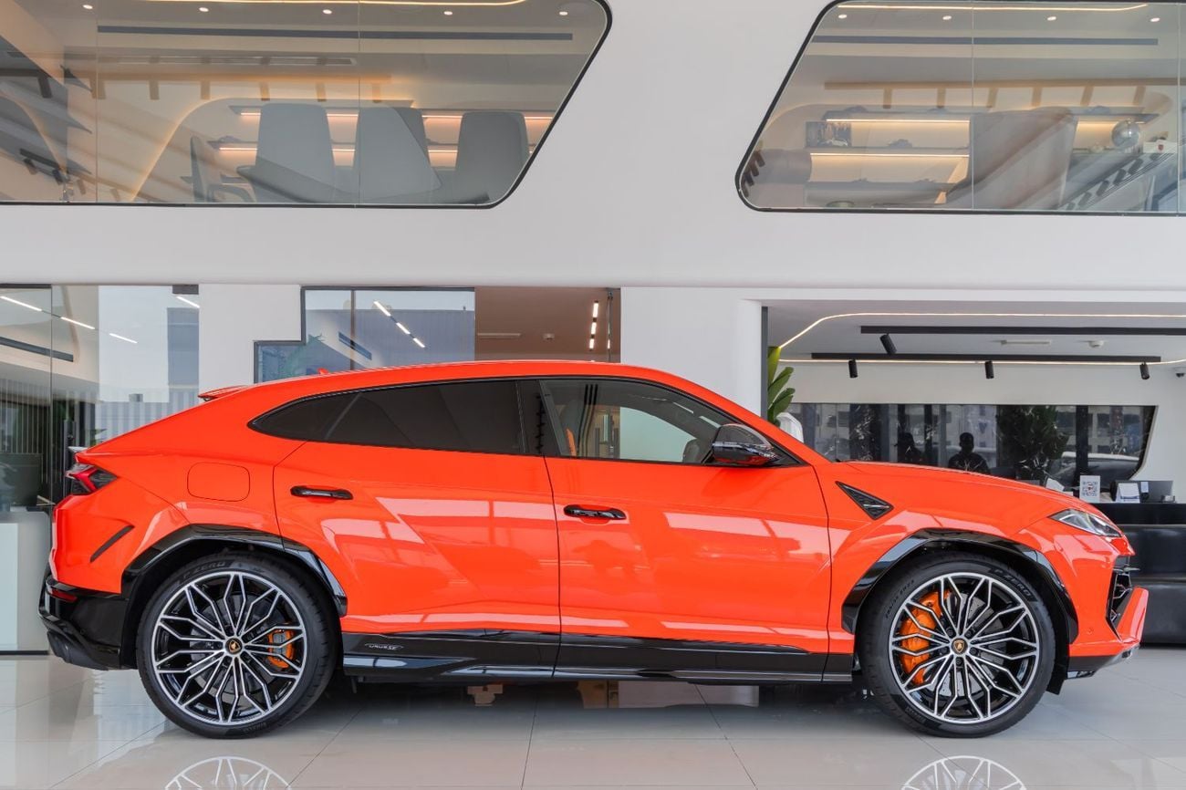 Lamborghini Urus SE Slightly Used | WARRANTY & SERVICE CONTRACT | FULL CARBON FIBER | 2025