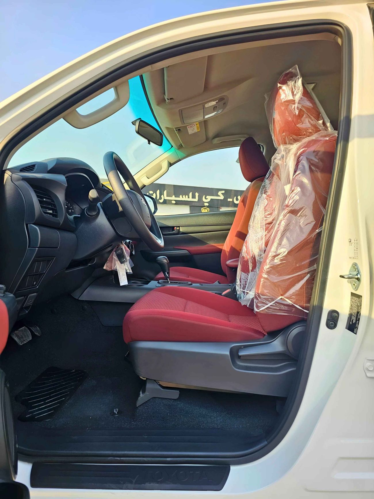 Toyota Hilux DLX-G / NARROW BODY / A/T / 2.7L V4 PETROL / 4WD (CODE # DLX-G)