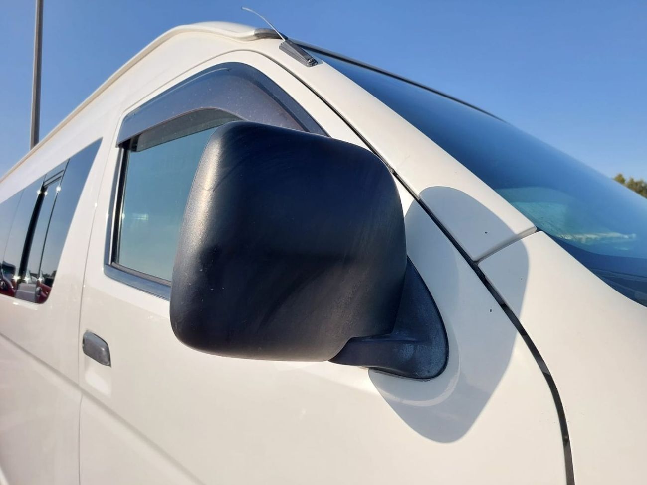 تويوتا هاياس TOYOTA HIACE COMMUTER VAN RHD 2015 MODEL 3.0 L DIESEL AUTOMATIC(PM16486)