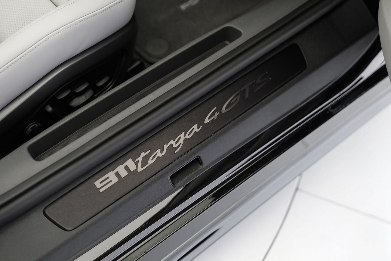 Porsche 911 Targa 4 3.0L (380 HP) Targa 4 GTS