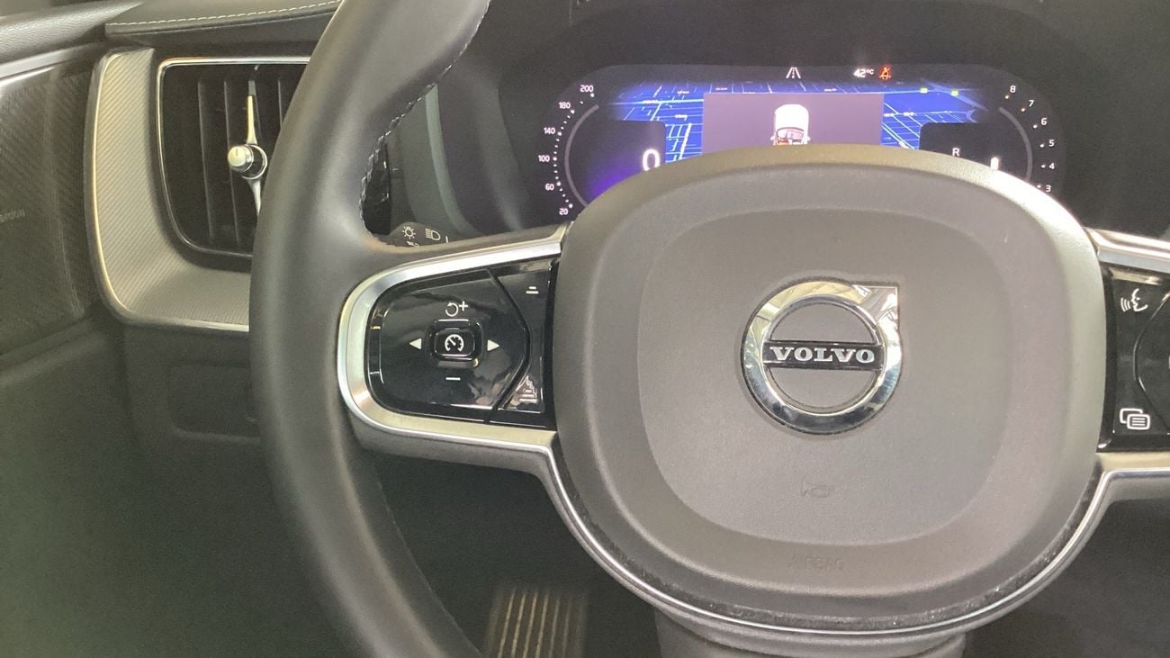 فولفو XC 60 2.0 B5 P MHEV ULTIMATE DARK 4WD AUTO | شامل الضمان | 0 ﺪﻔﻋﺓ ﺃﻮﻟﻯ