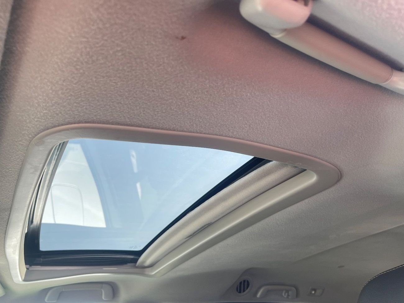 تويوتا سيينا اس اي فتحة