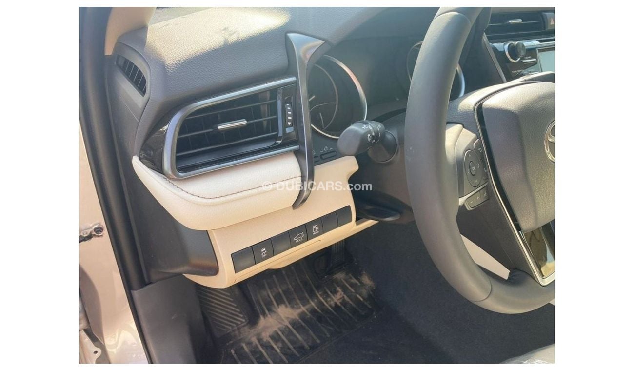 تويوتا كامري ويوتا كامري 3.5 لتر سيدان دفع امامي موديل 2022 لون ذهبي