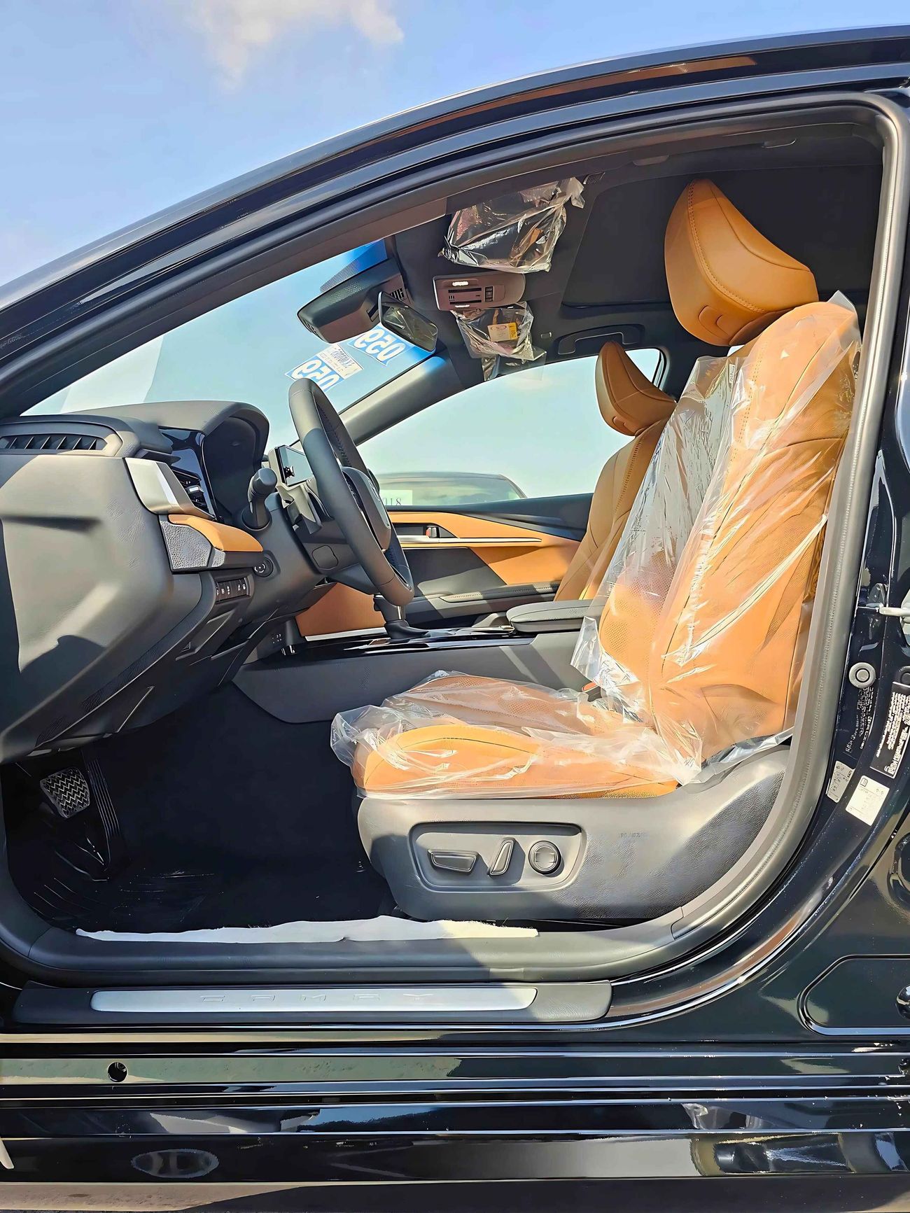 تويوتا كامري GLE / 2.5L V4 PETROL / RADAR / BLIND SPOT / PWR SEATS / PANORAMIC ROOF (CODE # 68096)