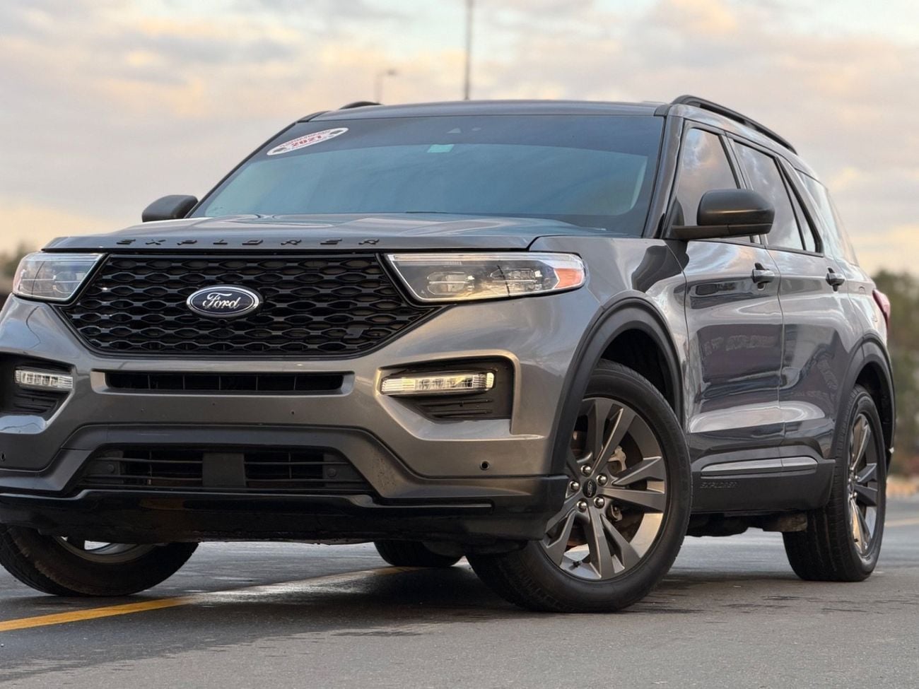 Ford Explorer XLT, fully loaded with panoramic