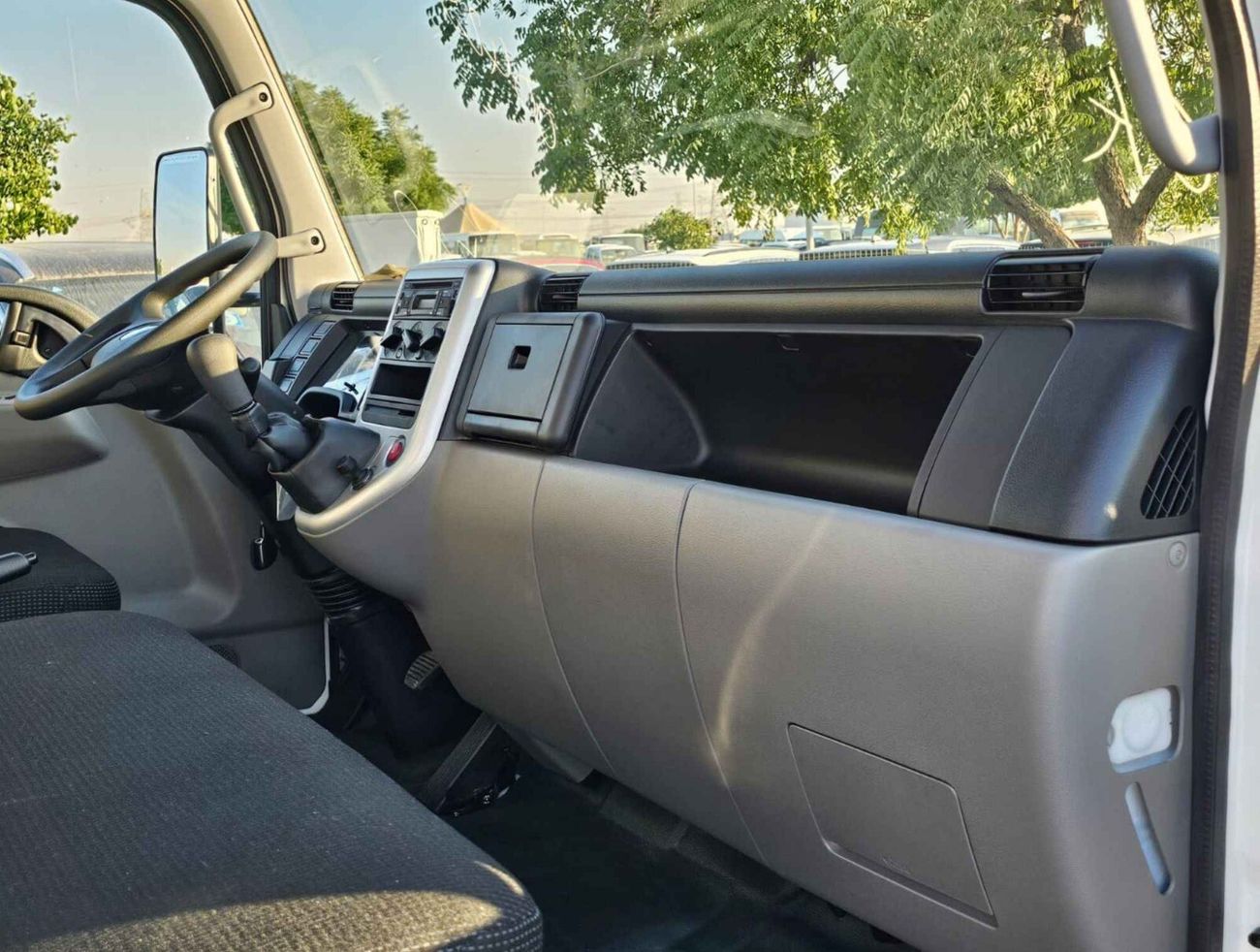 Mitsubishi Fuso Canter 4 TON CARGO BODY / ,4.2L DIESEL / SPECIAL PROMOTION