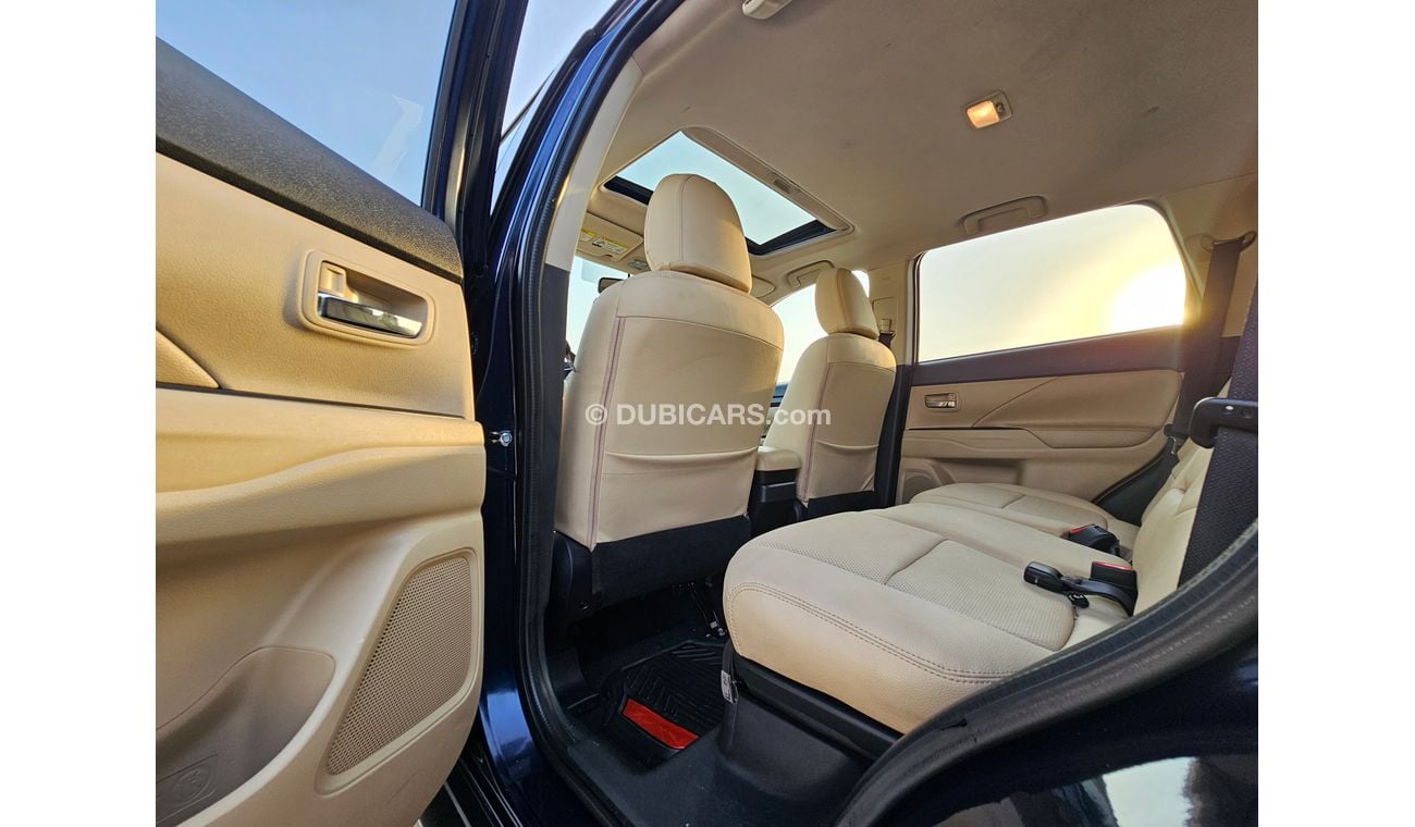 ميتسوبيشي آوتلاندر Full Option | Sunroof | Original Airbags | 7 Seats