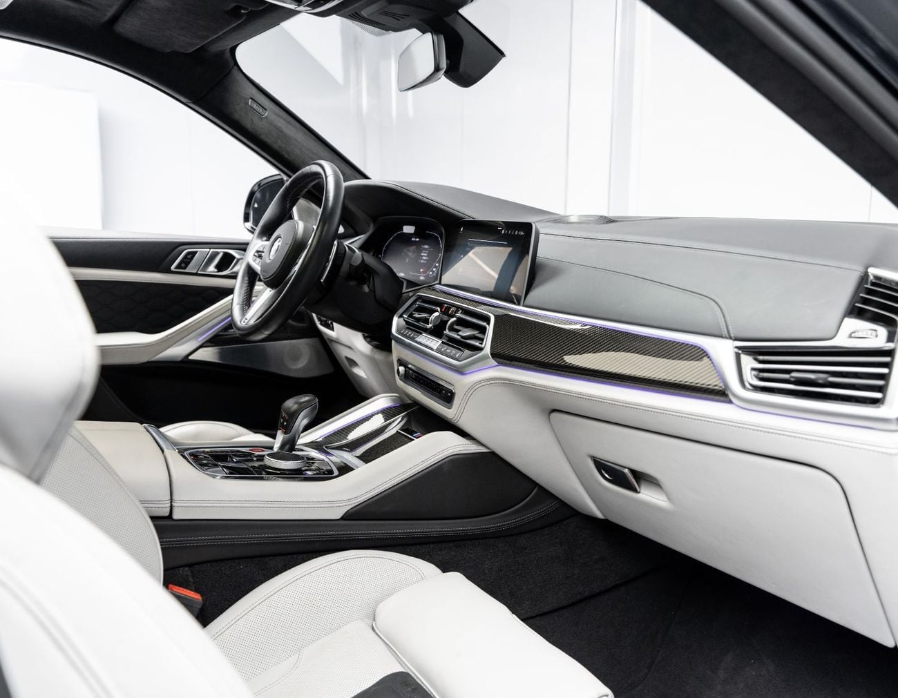 BMW X6 M STD BUY NOW, PAY 2027 | THE BLACKLINE STANDARD | BMW Warranty + Service, GCC, Low KMs