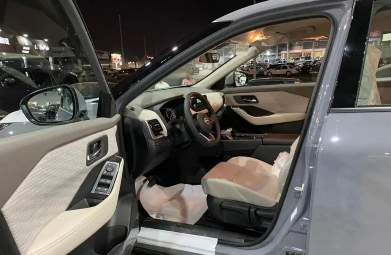 نيسان إكس تريل 2500 cc 4 cylinder gasoline engine Automatic