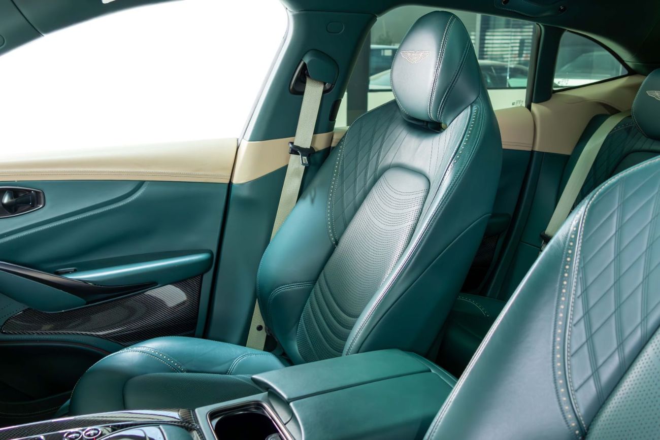 أستون مارتن DBX 