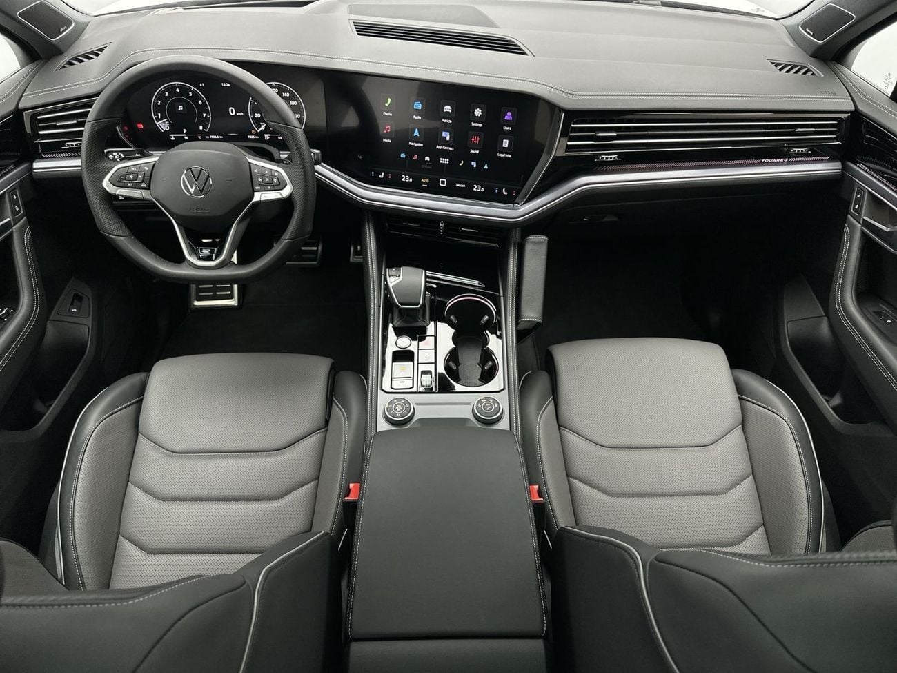 فولكس واجن طوارق Touareg R-Line + (Ref#00130) - 42,100 AED SAVINGS from New Car