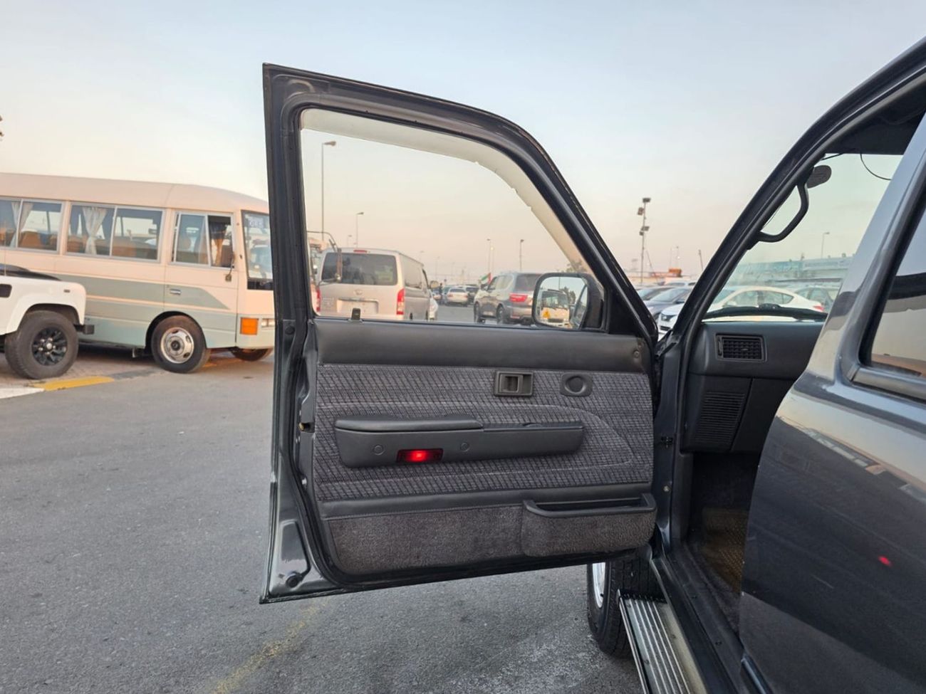 Toyota Hilux TOYOTA HILUX PICKUP RHD 1992 MODEL 2.8 L DIESEL MANUAL(PM11077)