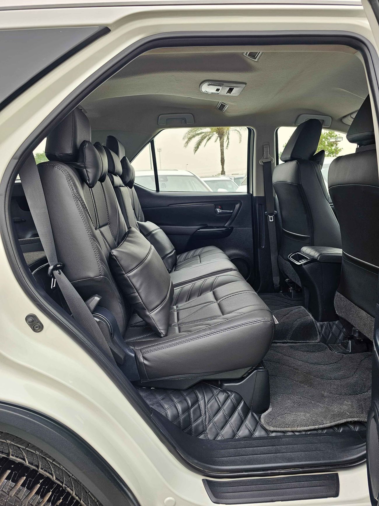 Toyota Fortuner EXR/ V4/ 4WD/ DVD REAR CAMERA/ LEATHER SEATS/ ORG MILEAGE/1189 MONTHLY/LOT#99205