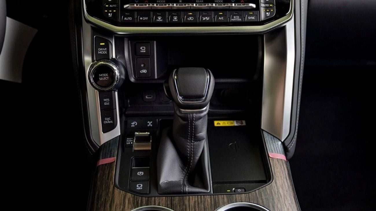 تويوتا لاند كروزر Toyota Land Cruiser VXR 3.3L AT Diesel 2025